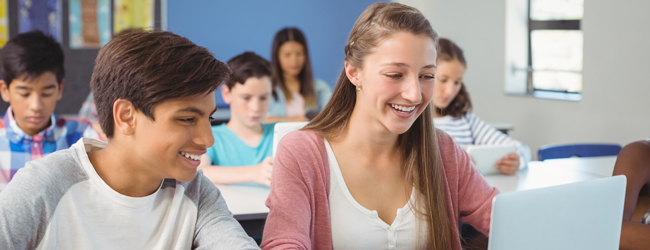 Two students sitting in a classroom and learing togheter in a Oxford Summer School