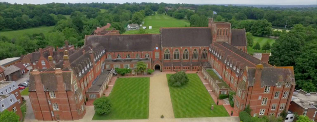 LISA-Sprachreisen-Schueler-Englisch-England-Ardingly-Sprachschule-Gebaeude-Historisch-Schloss LISA-Sprachreisen-Schueler-Englisch-England-Ardingly-Sprachschule-Gebaeude-Historisch-Schloss