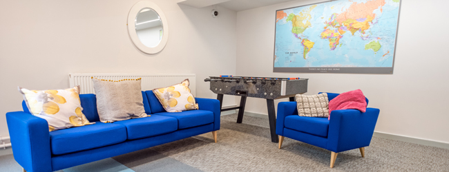 LISA-Sprachreisen-Schueler-Englisch-England-Ardingly-Sprachschule-Lounge-Pause-Ausruhen LISA-Sprachreisen-Schueler-Englisch-England-Ardingly-Sprachschule-Lounge-Pause-Ausruhen